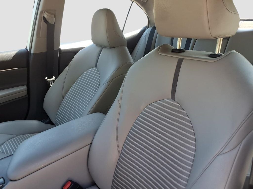 2022 Toyota Camry Hybrid SE