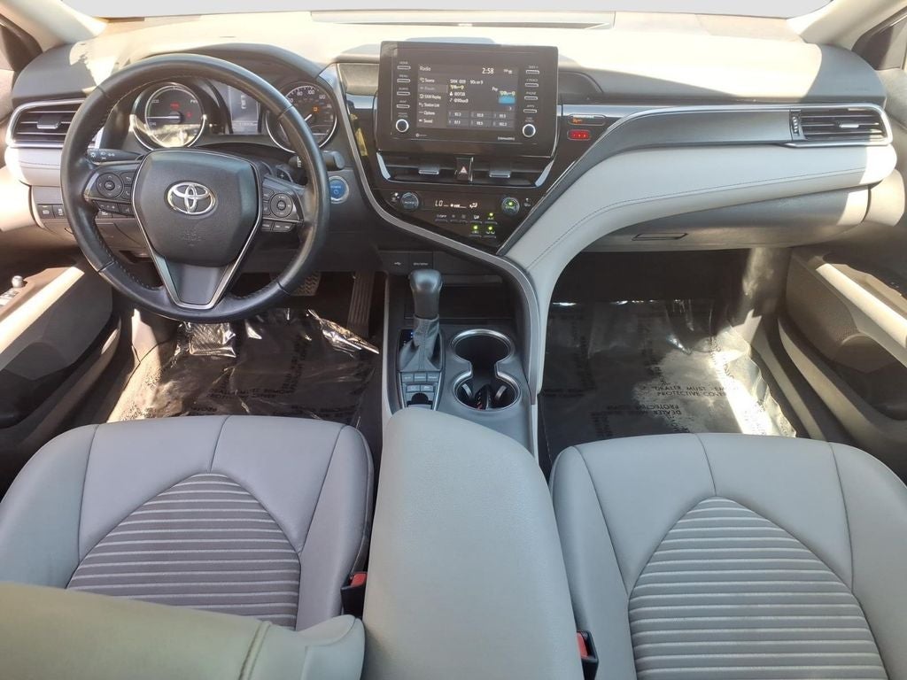 2022 Toyota Camry Hybrid SE