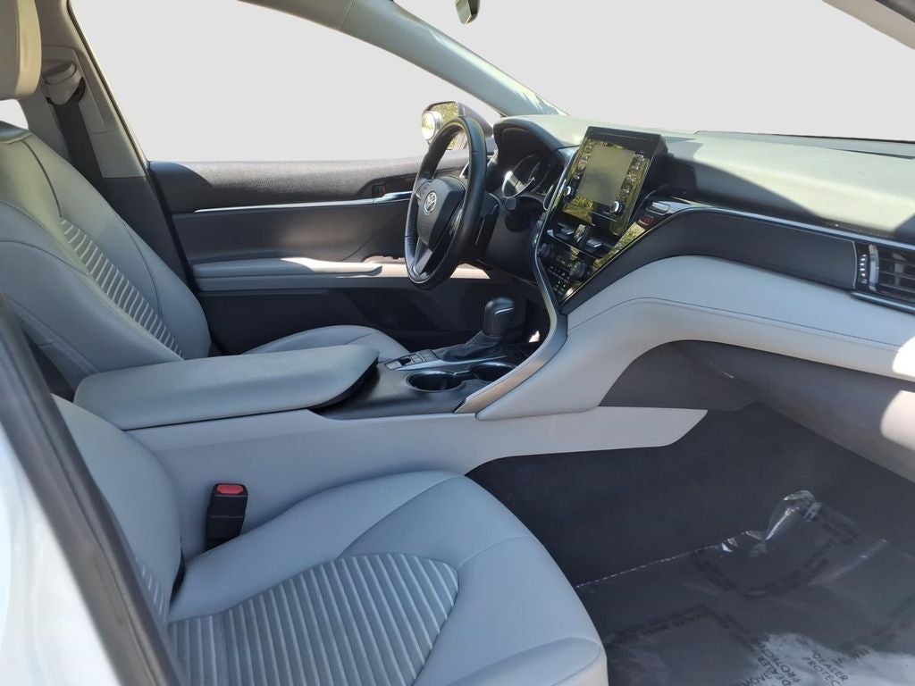 2022 Toyota Camry Hybrid SE