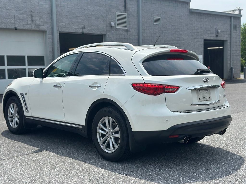 2017 INFINITI QX70 Base