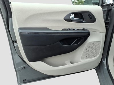 2022 Chrysler Pacifica Hybrid Touring L