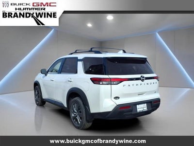 2025 Nissan Pathfinder SV