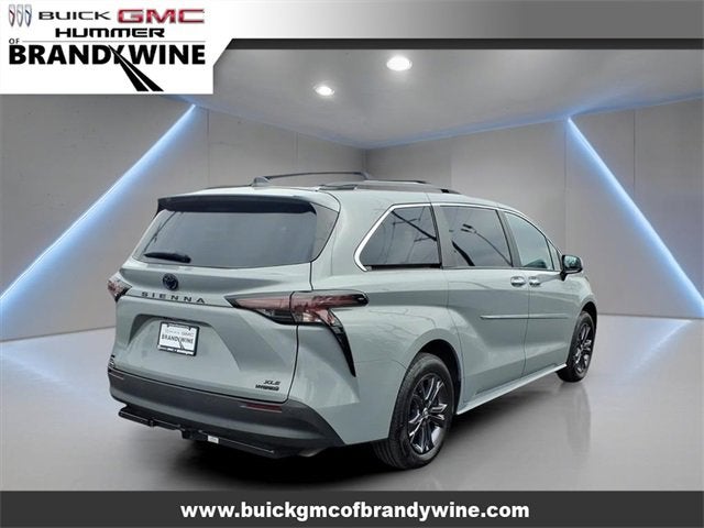 2024 Toyota Sienna LE