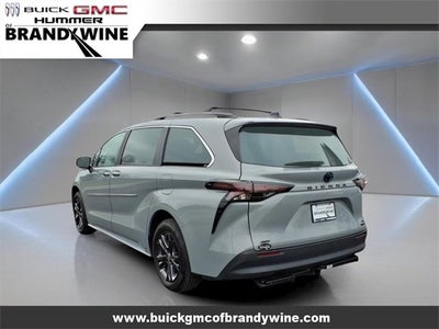 2024 Toyota Sienna LE
