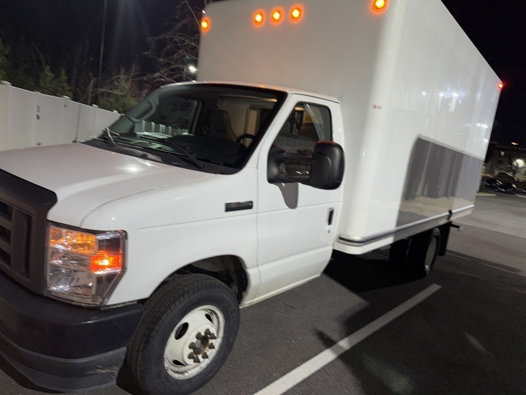 2022 Ford E-Series Cutaway Base