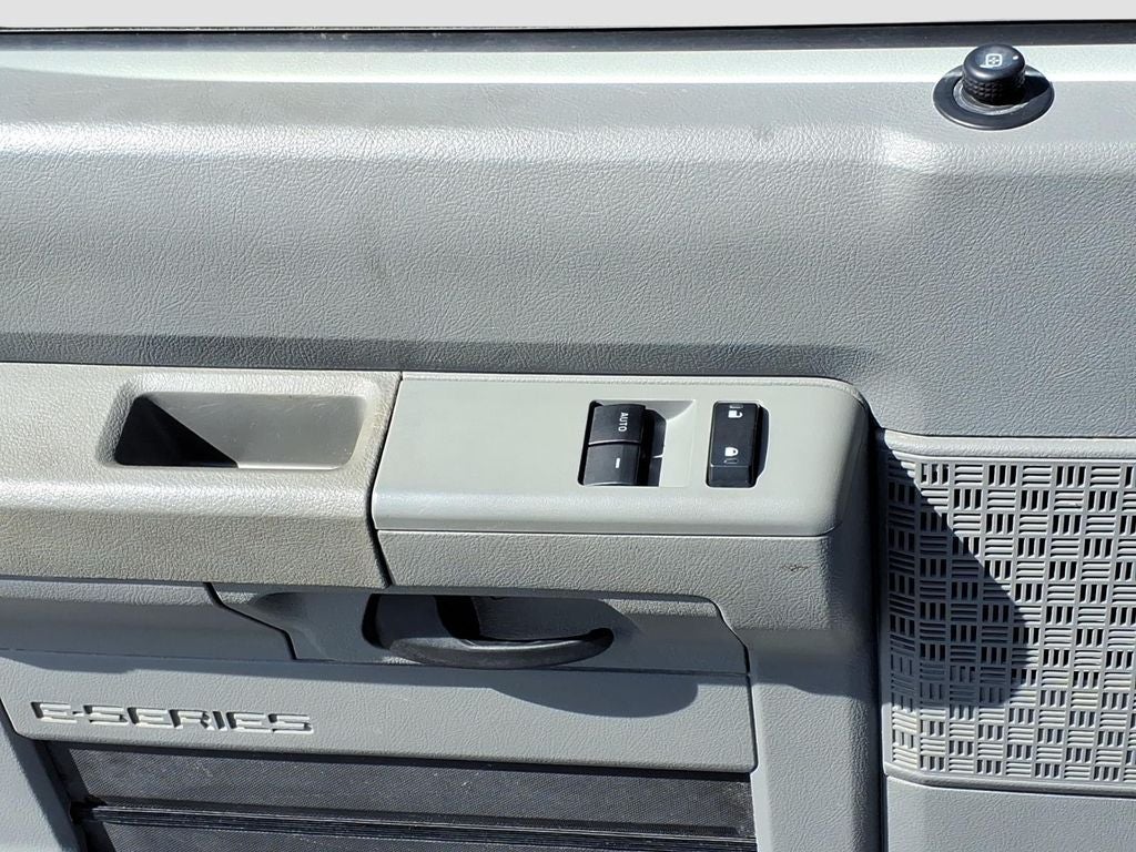 2022 Ford E-350SD Base Cutaway