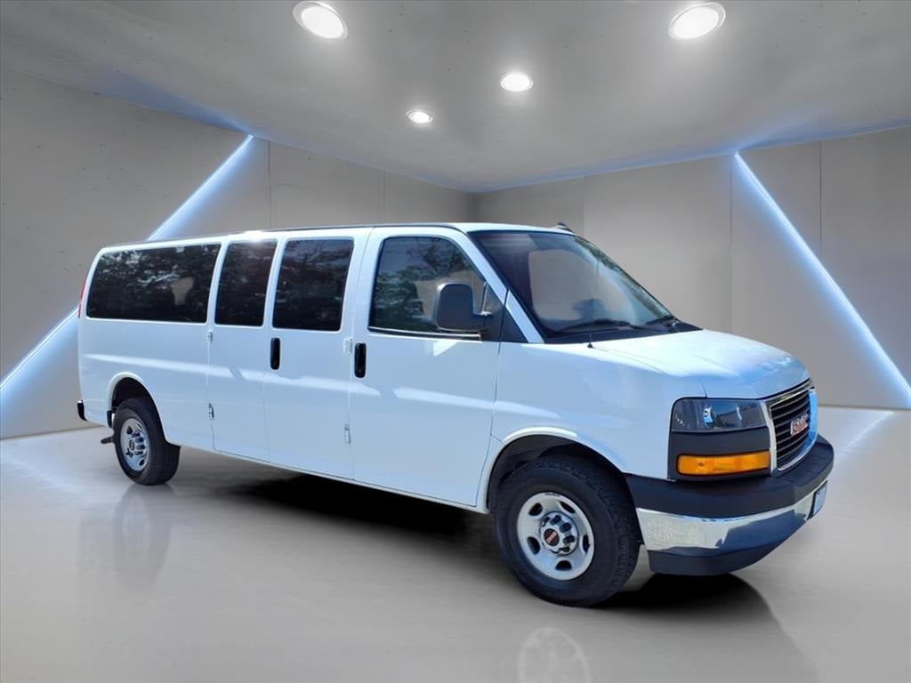 2022 GMC Savana 3500 LS 15 passenger van