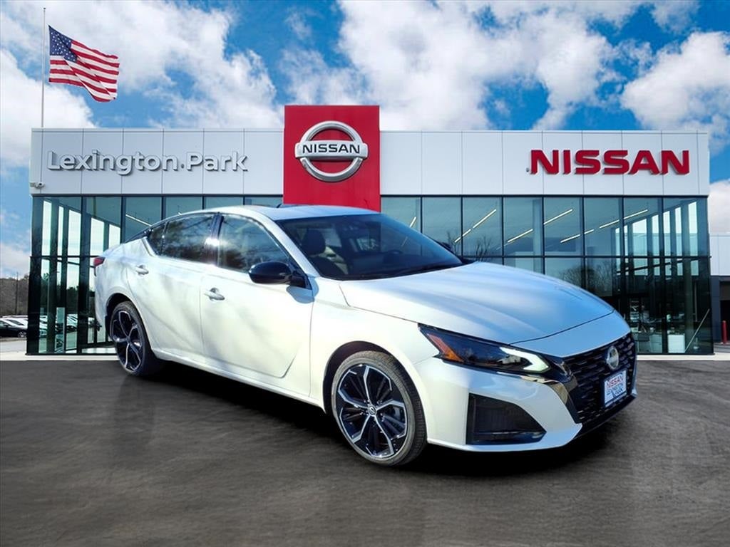 2025 Nissan Altima SR