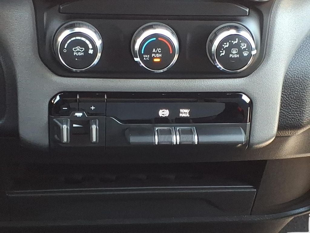 2024 RAM 2500 Big Horn Crew Cab 4x4 DIESEL!!!