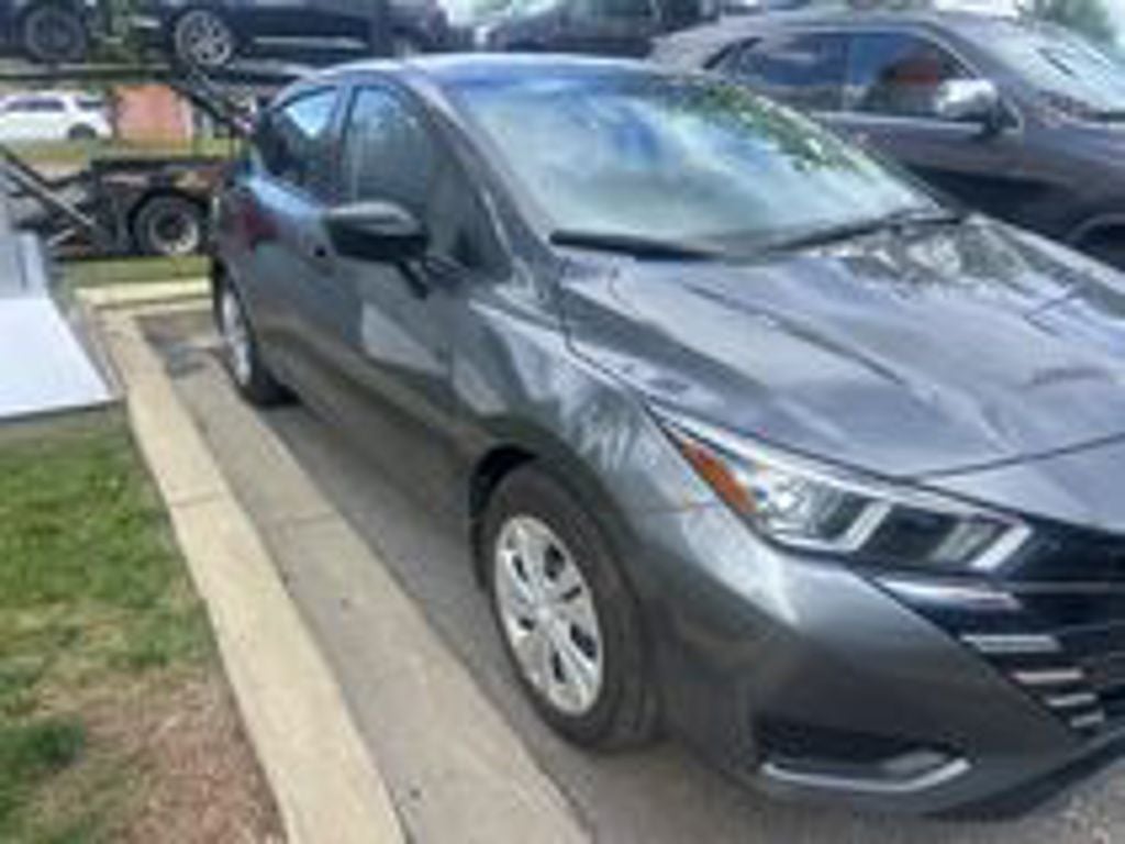 2024 Nissan Versa 1.6 S CVT's photo
