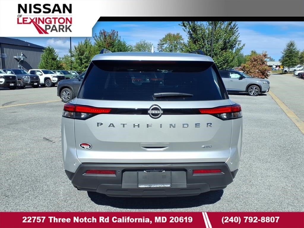 2025 Nissan Pathfinder SV