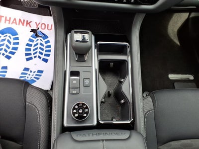 2024 Nissan Pathfinder SV