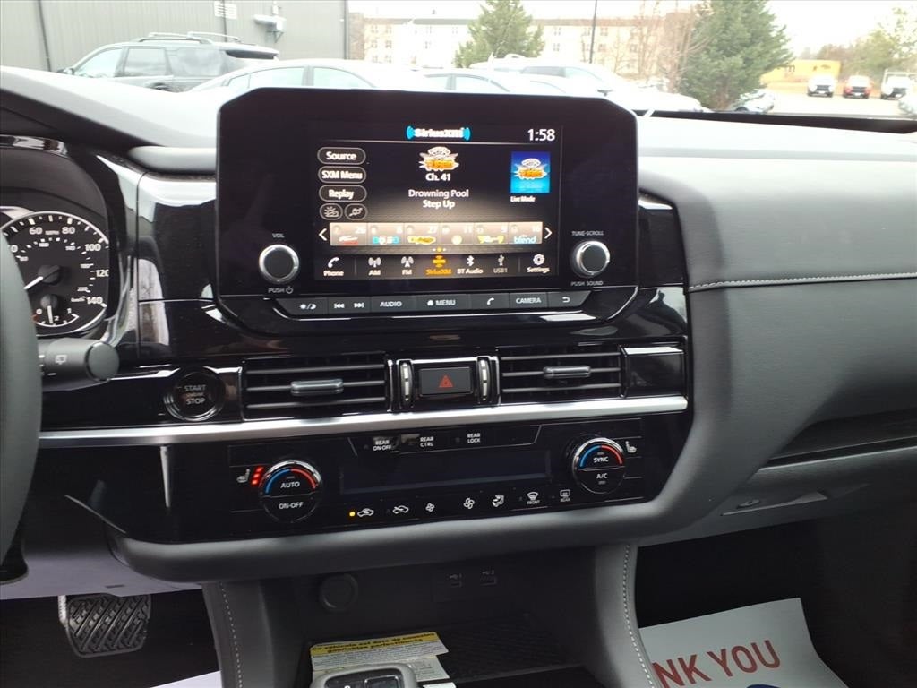 2025 Nissan Pathfinder SV