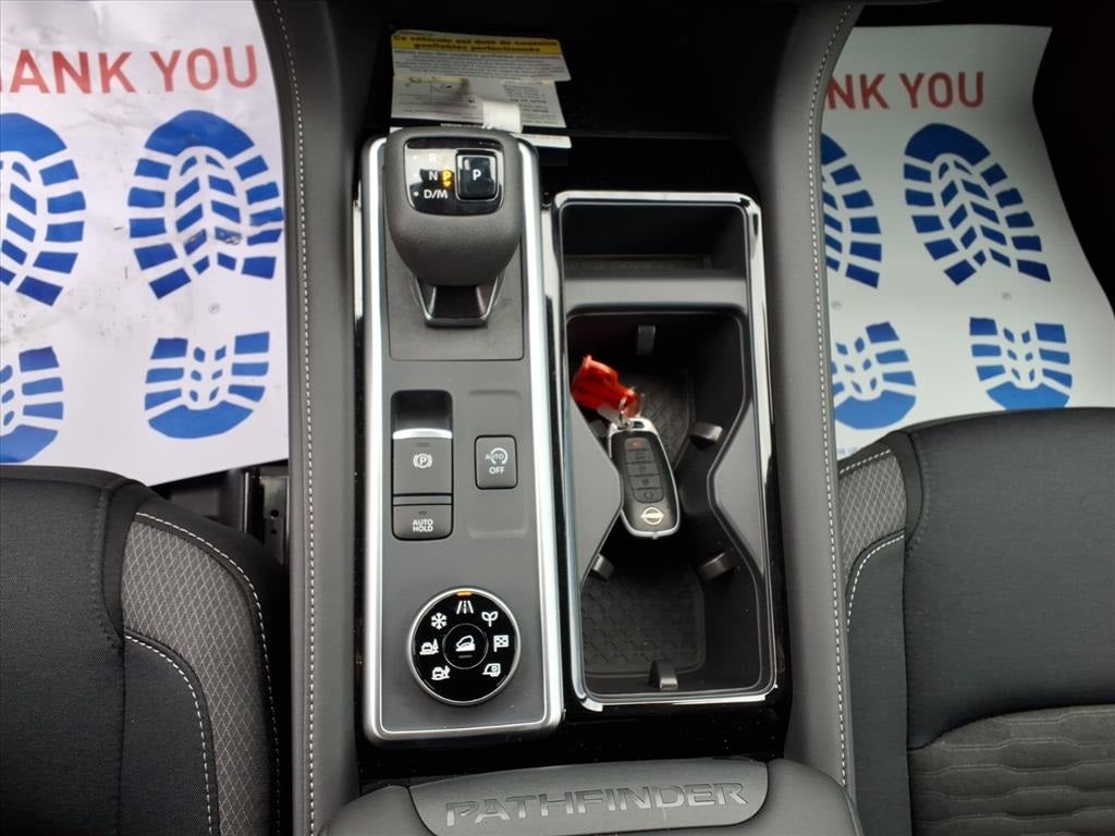 2025 Nissan Pathfinder SV