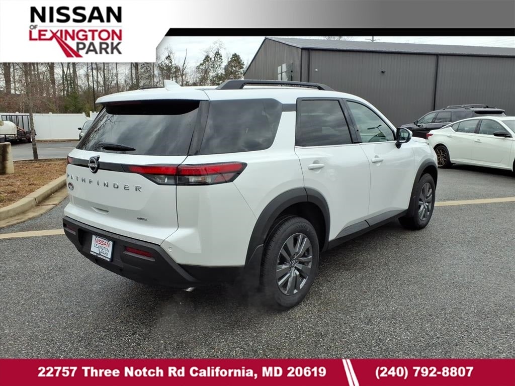 2025 Nissan Pathfinder SV