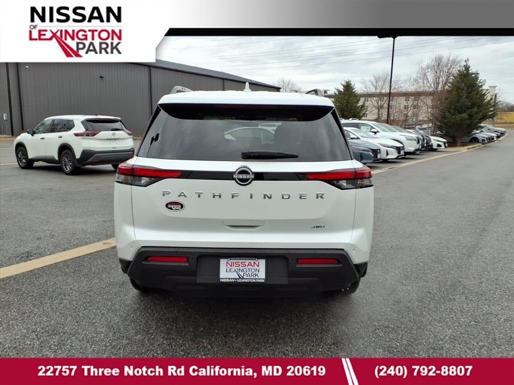 2025 Nissan Pathfinder SV