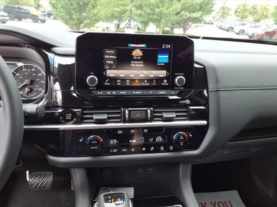 2025 Nissan Pathfinder SV