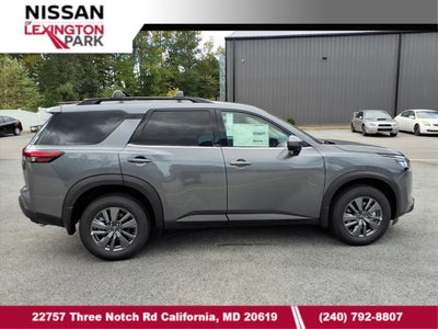 2025 Nissan Pathfinder SV