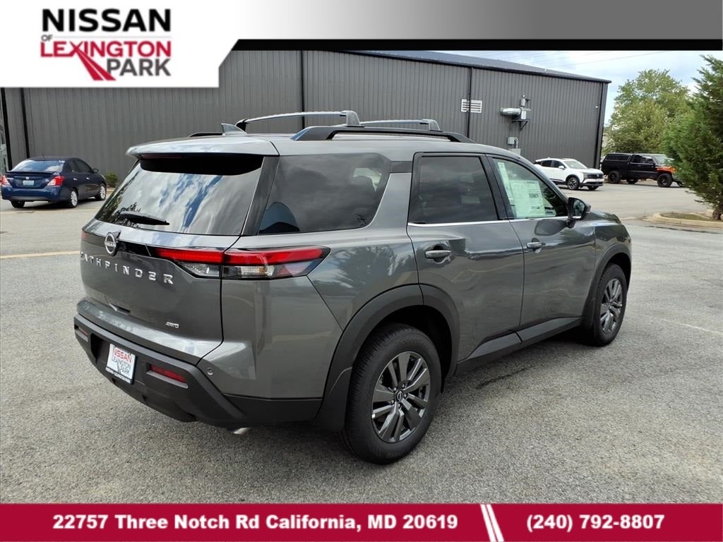 2025 Nissan Pathfinder SV