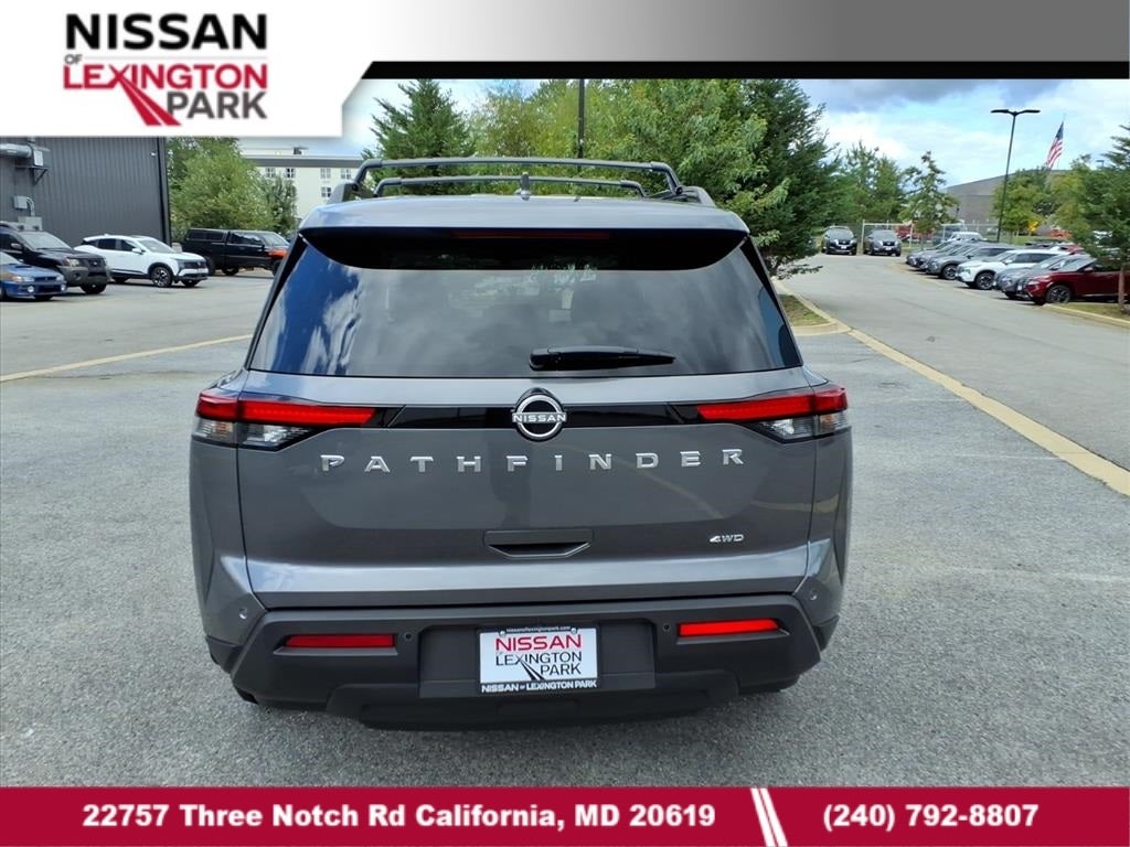 2025 Nissan Pathfinder SV