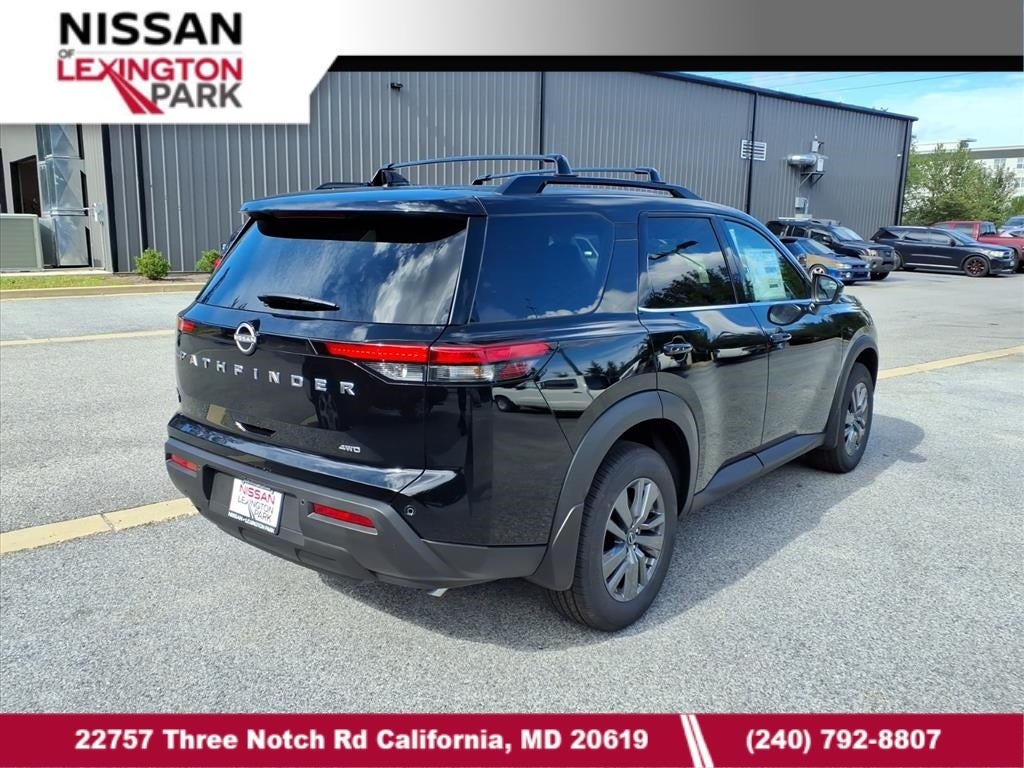 2025 Nissan Pathfinder SV