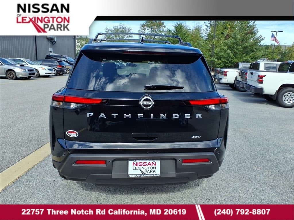 2025 Nissan Pathfinder SV