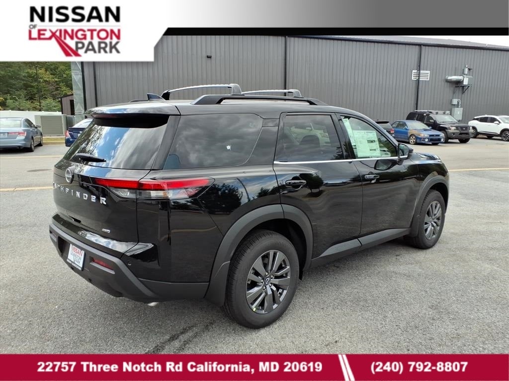 2025 Nissan Pathfinder SV