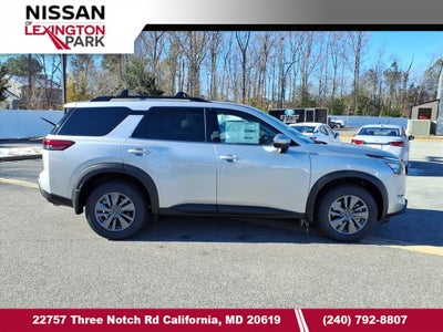 2025 Nissan Pathfinder SV