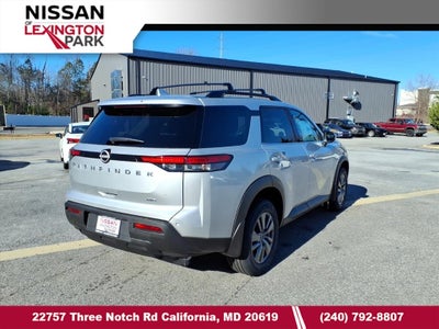 2025 Nissan Pathfinder SV