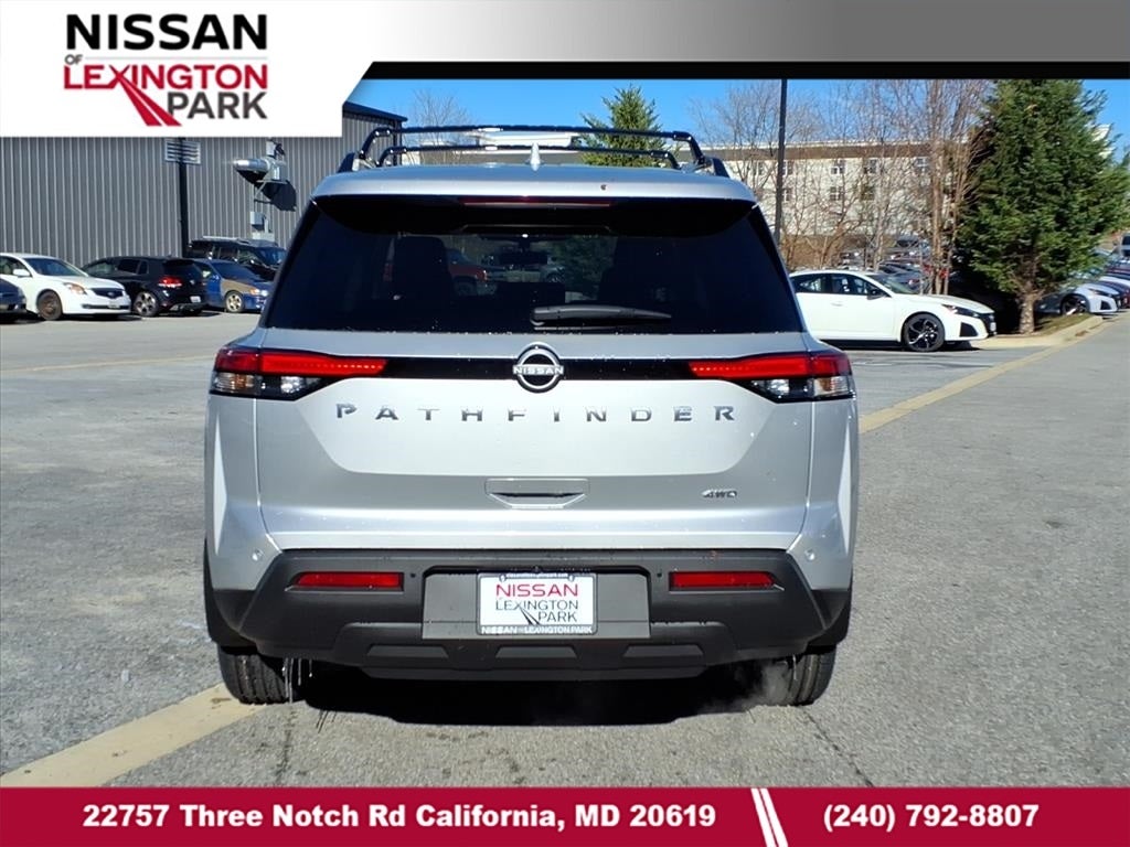 2025 Nissan Pathfinder SV