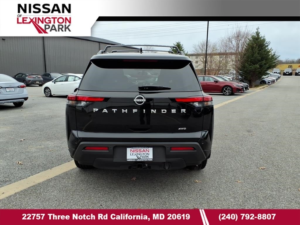 2025 Nissan Pathfinder SV