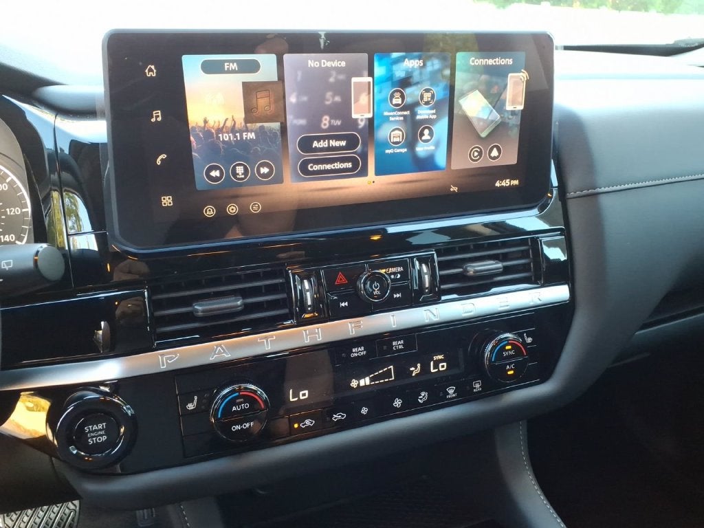 2026 Nissan Pathfinder SV