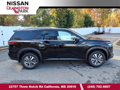 2025 Nissan Pathfinder SL