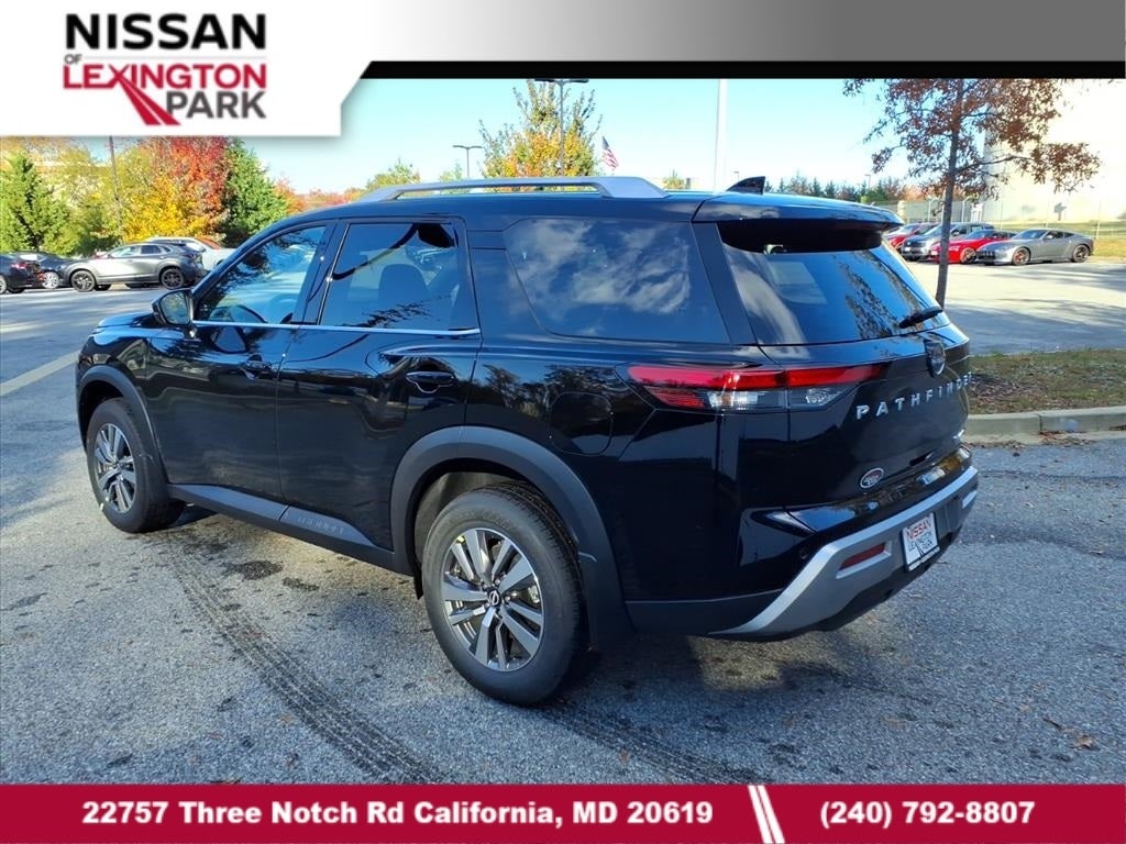 2025 Nissan Pathfinder SL
